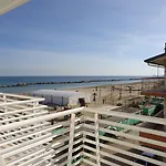 Baldinini & Gb Restaurant מלון