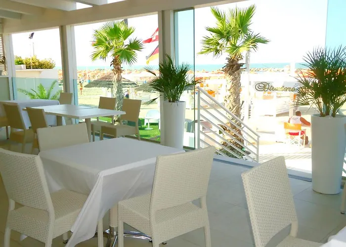 Baldinini & Gb Restaurant Отель Римини