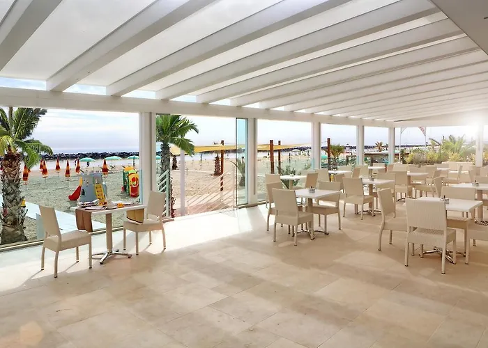 Baldinini & Gb Restaurant Отель Римини